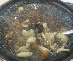 蕈菇養生雞湯